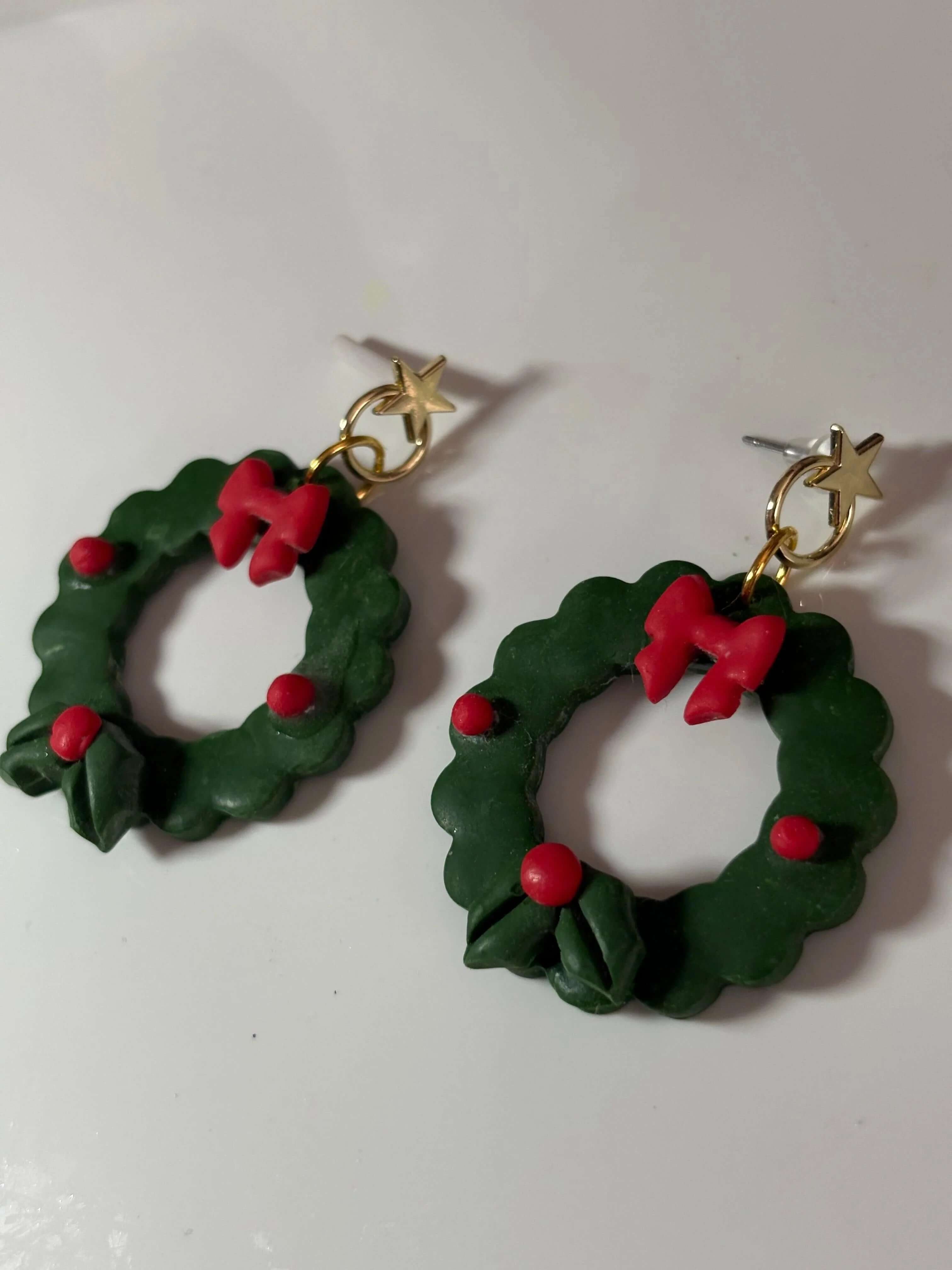 Christmas Wreath Studs - Krafty Kat